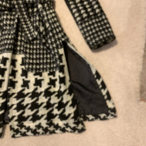 Anthropologie Black & White Houndstooth Belted Trench Coat - Picture 5 of 6